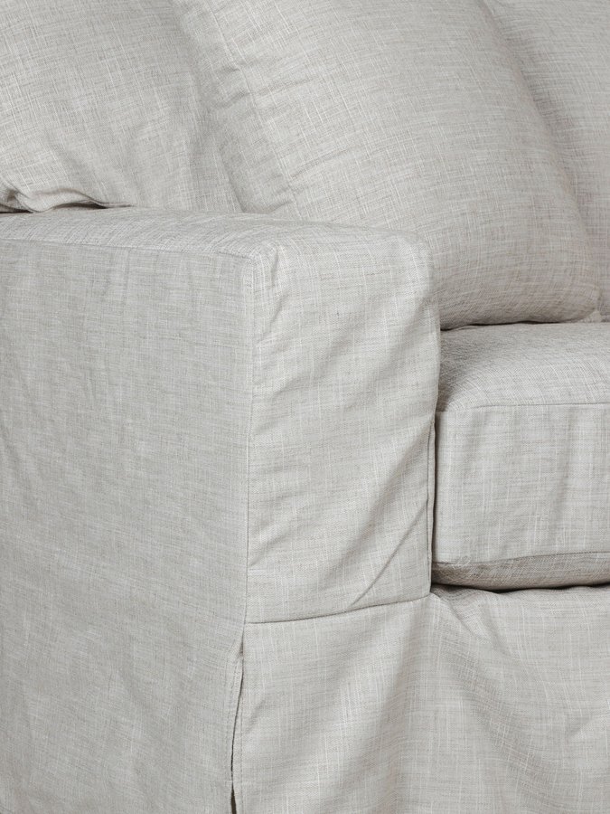 1950-300Q5 Dawson Sofa Self Pillows Detail