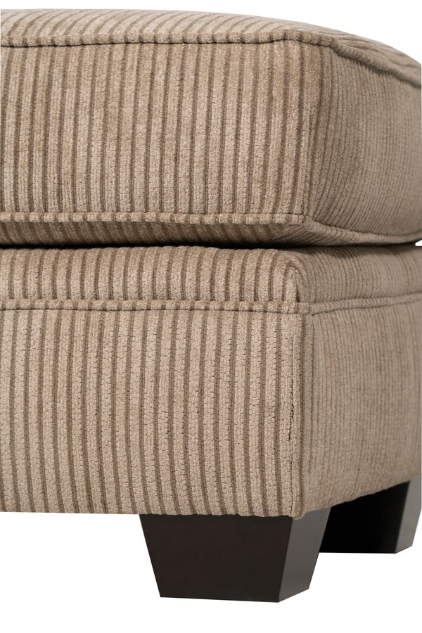 7902-5Q1 Ottoman Detail 2.0