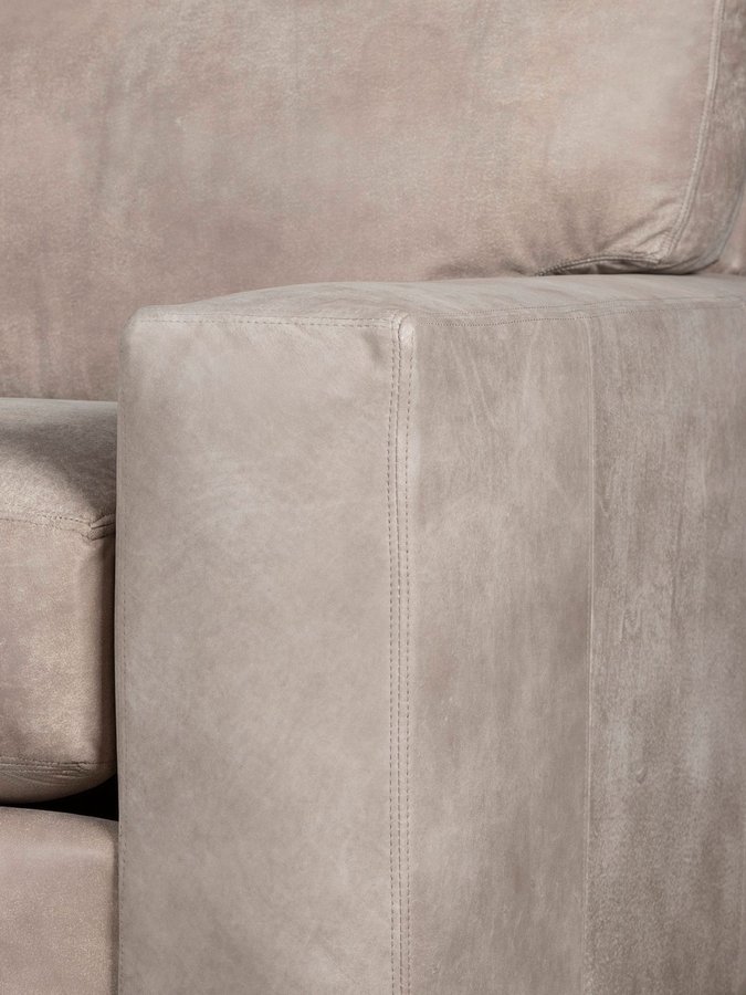 L2019-300Q3 Clark Sofa Detail