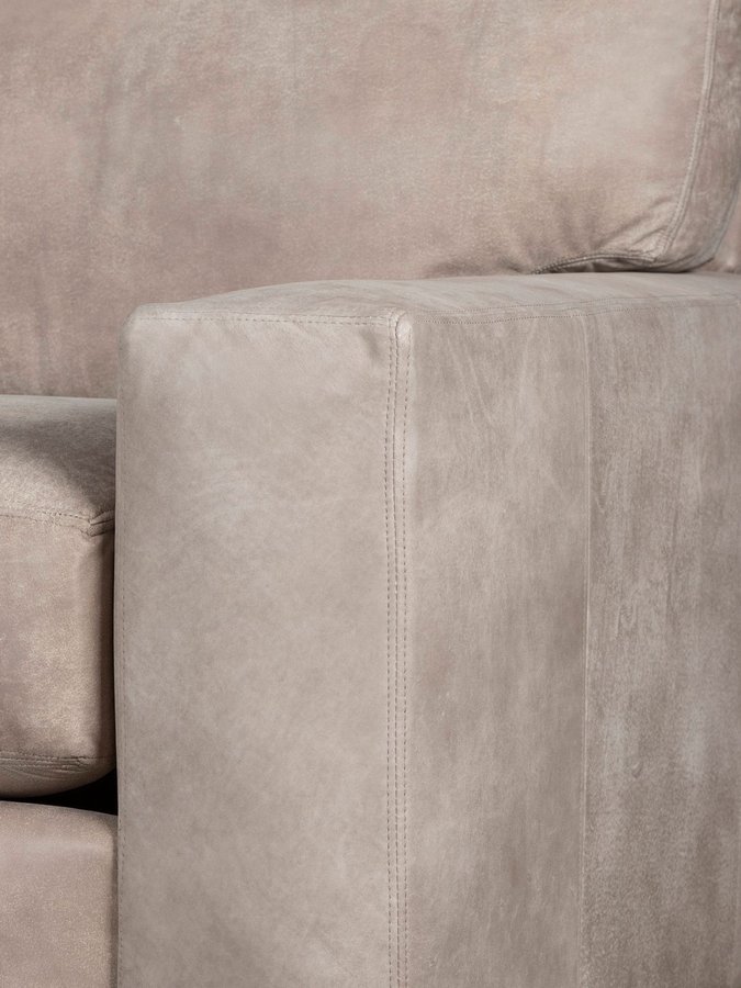 L2019-300Q3 Clark Sofa Detail