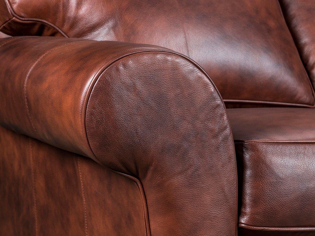 L7902-7Q Zachary Leather Sleeper Sofa Detail